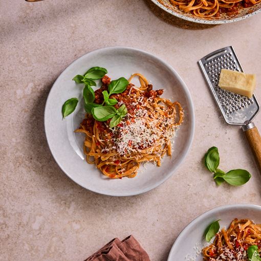 Het salsicciapasta med tomat och parmesan